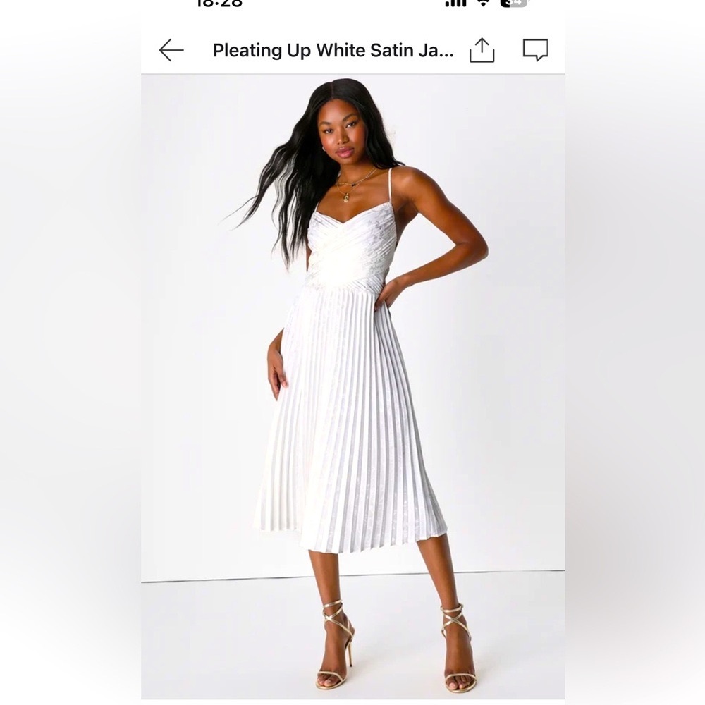 NWT Lulu’s Pleating Up White Satin Jacquard
Pleated Midi Dress